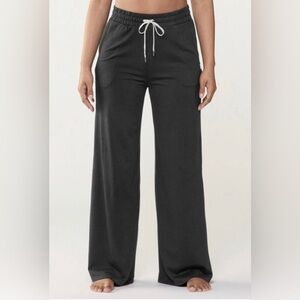 Vuori Halo Essential Wide Leg Pants Women's Size Medium Heather Grey